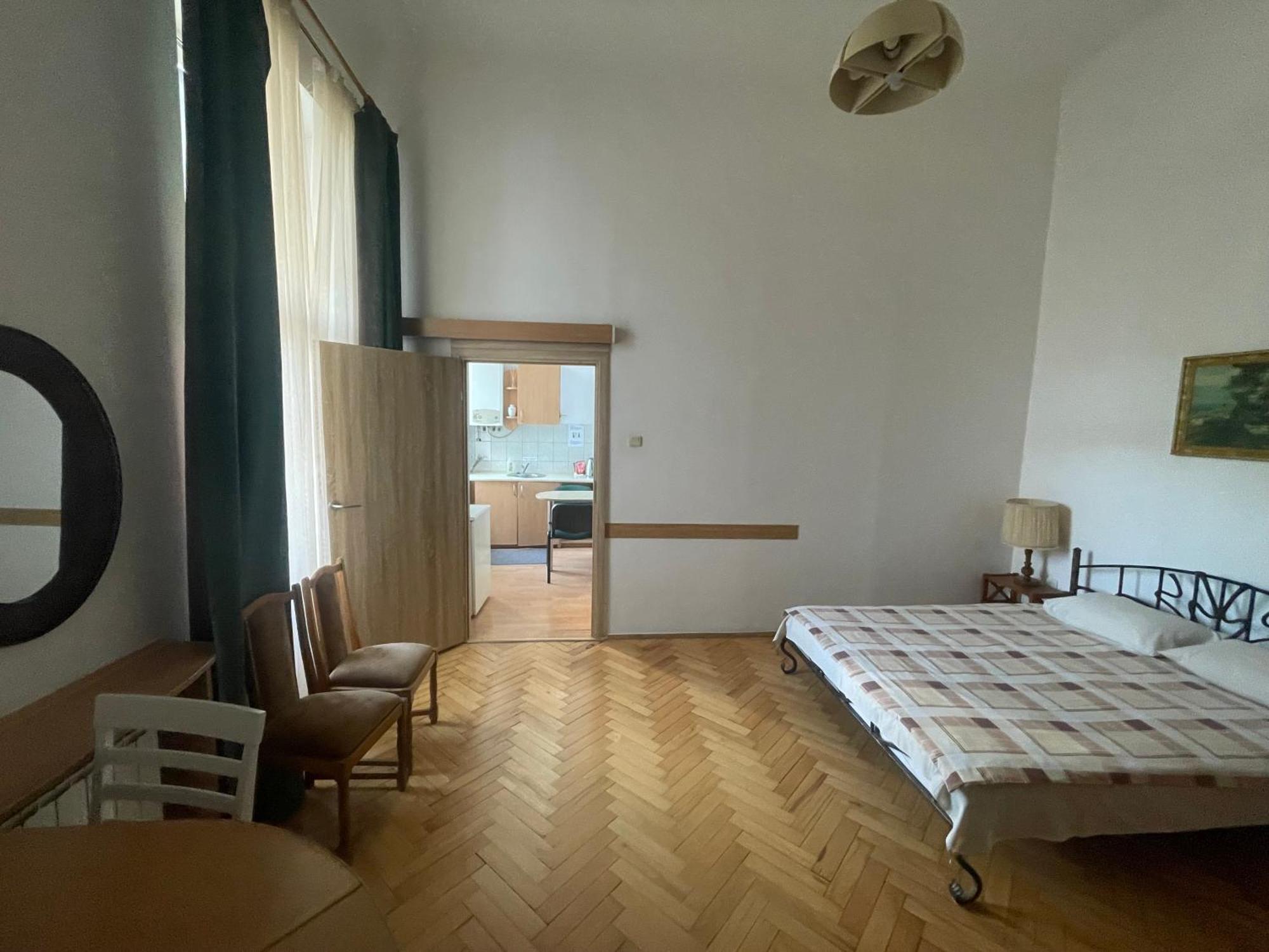 Guest Rooms Львів Екстер'єр фото